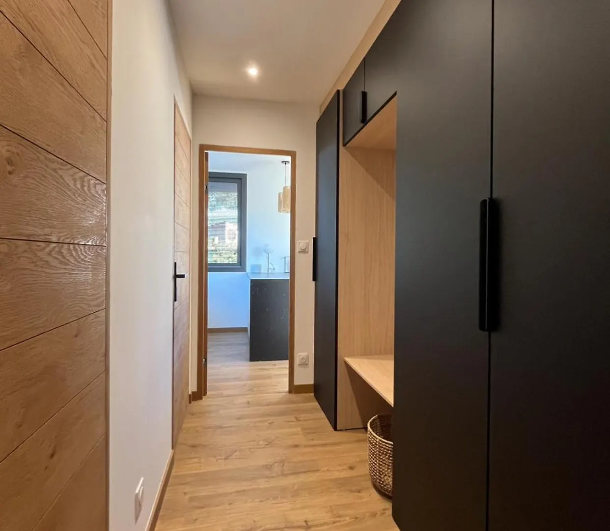 Lodge Valbelle, Maison Independante Avec Jacuzzi Tourves Holiday home