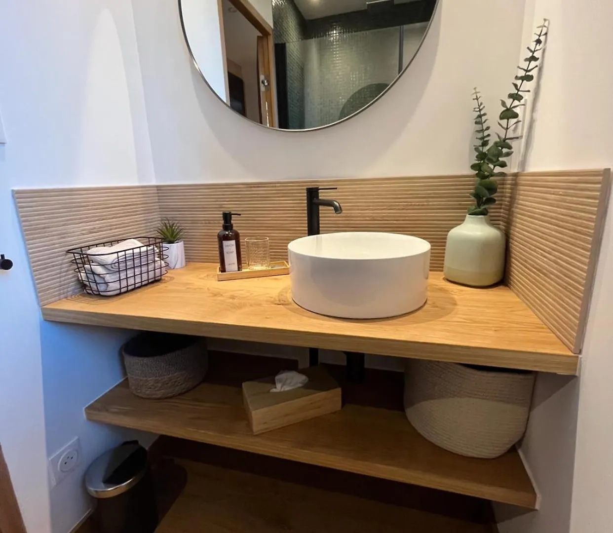 Holiday home Lodge Valbelle, Maison Independante Avec Jacuzzi Tourves