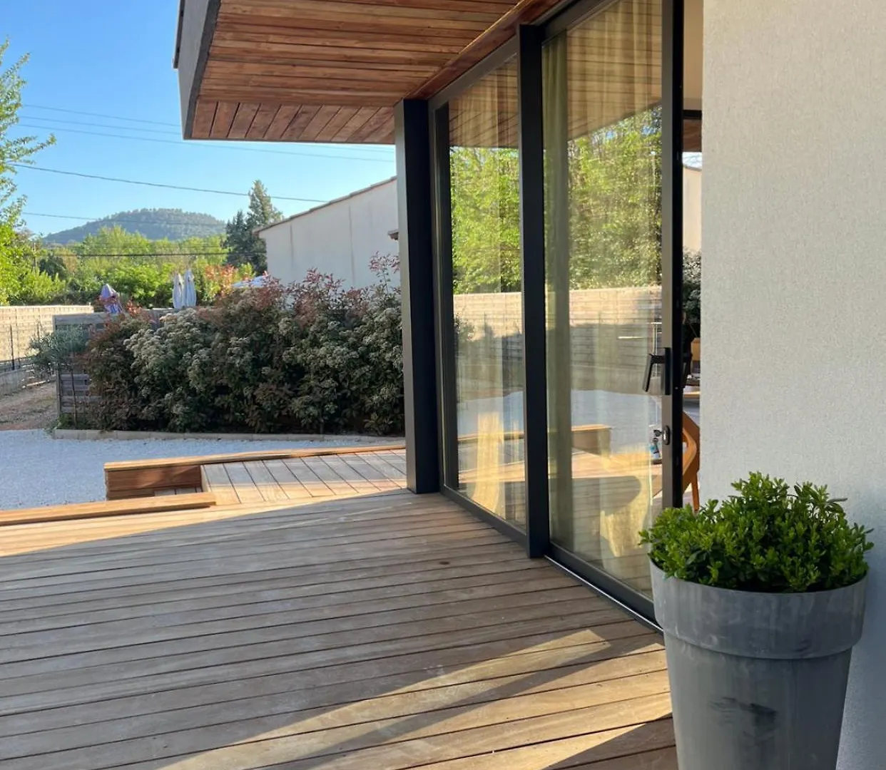 Lodge Valbelle, Maison Independante Avec Jacuzzi Tourves Holiday home