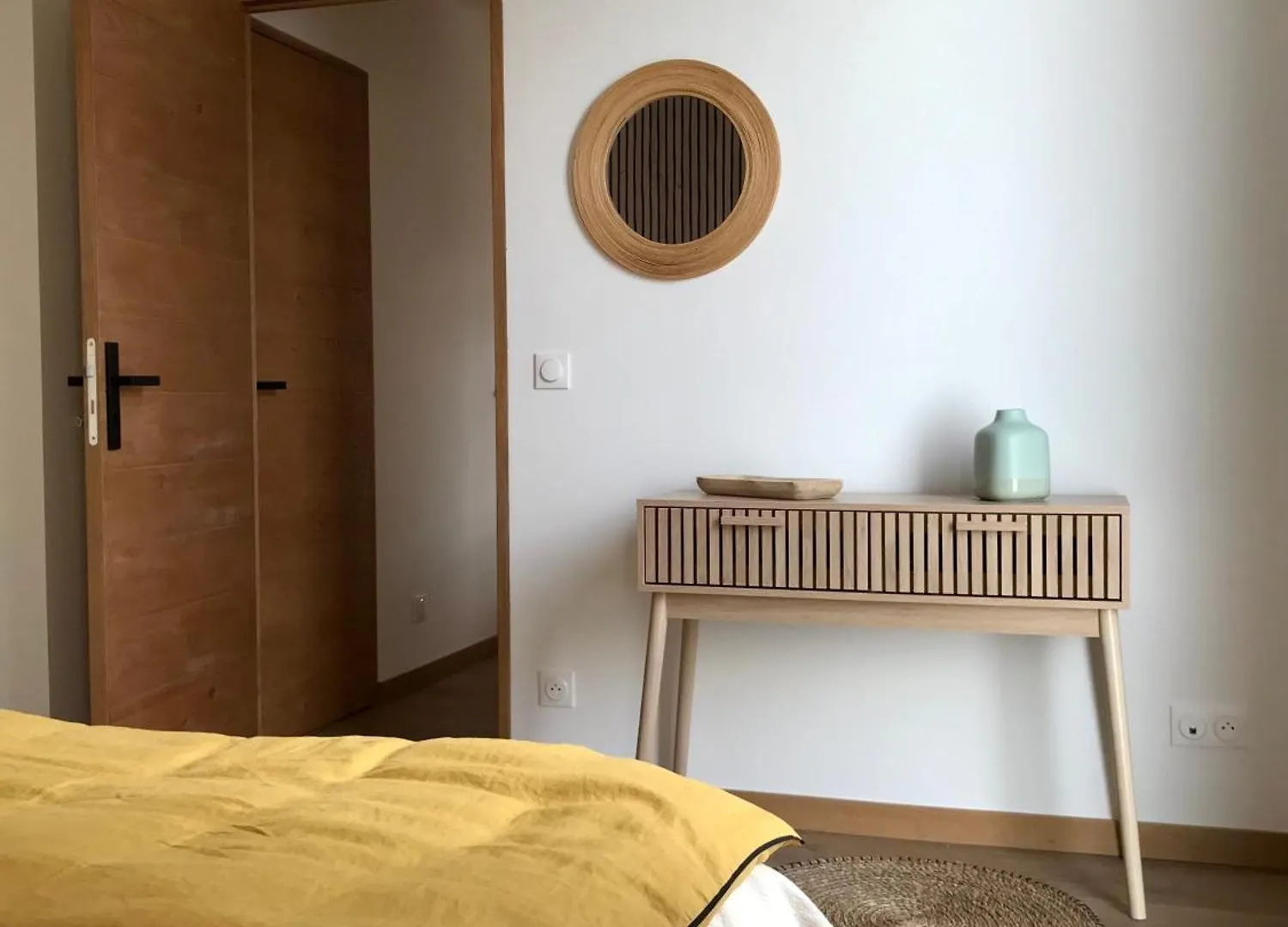 Lodge Valbelle, Maison Independante Avec Jacuzzi Tourves Holiday home