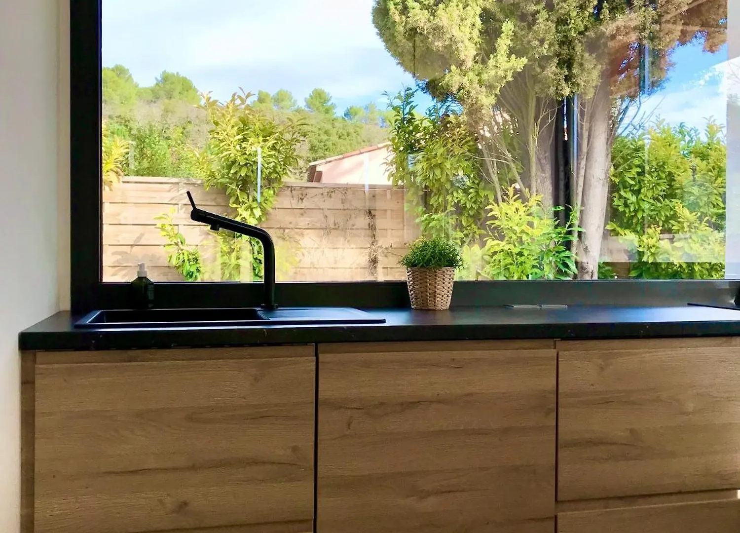 Holiday home Lodge Valbelle, Maison Independante Avec Jacuzzi Tourves