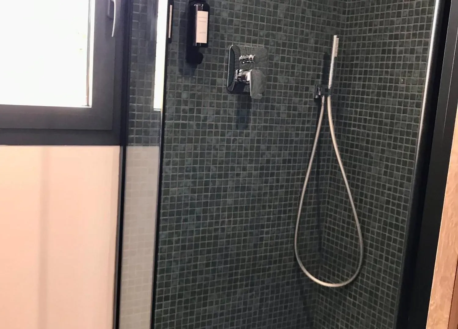 Holiday home Lodge Valbelle, Maison Independante Avec Jacuzzi Tourves
