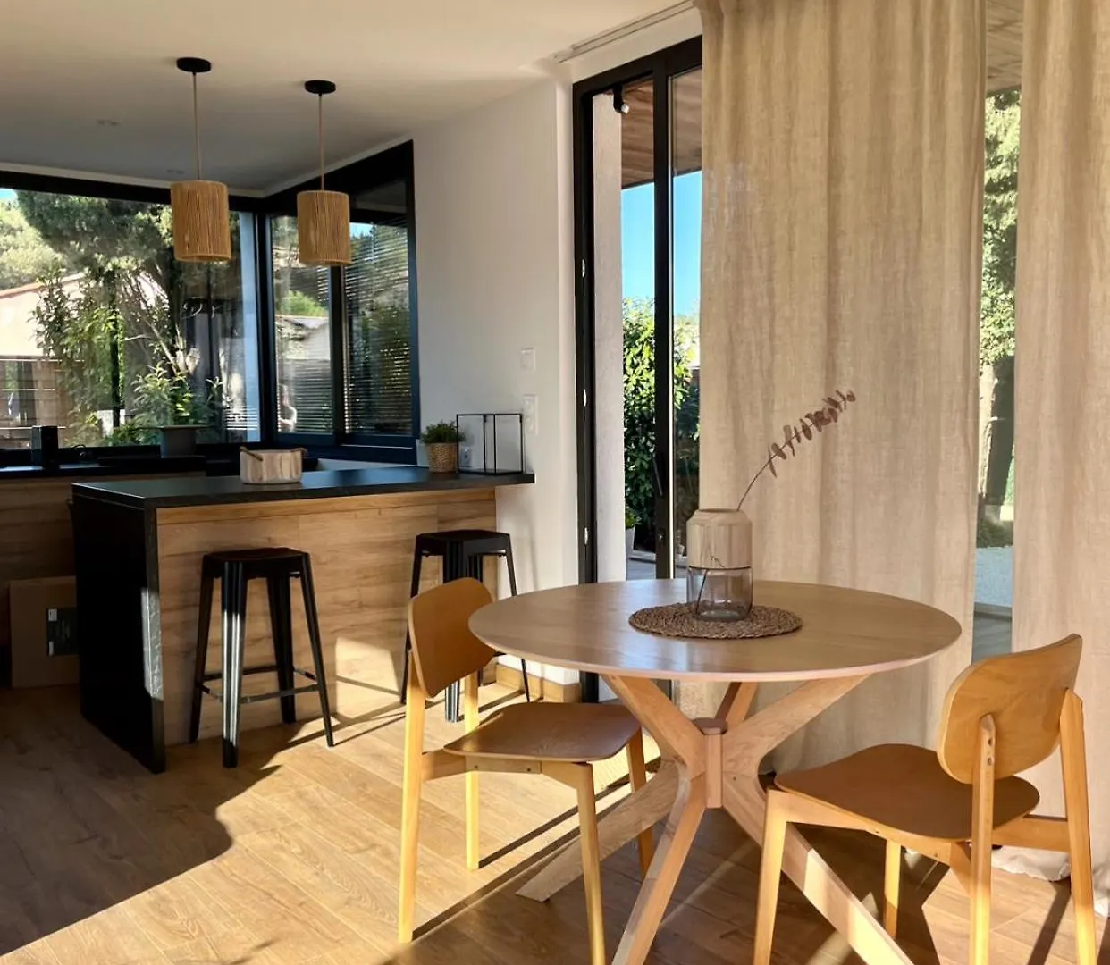 Holiday home Lodge Valbelle, Maison Independante Avec Jacuzzi Tourves France
