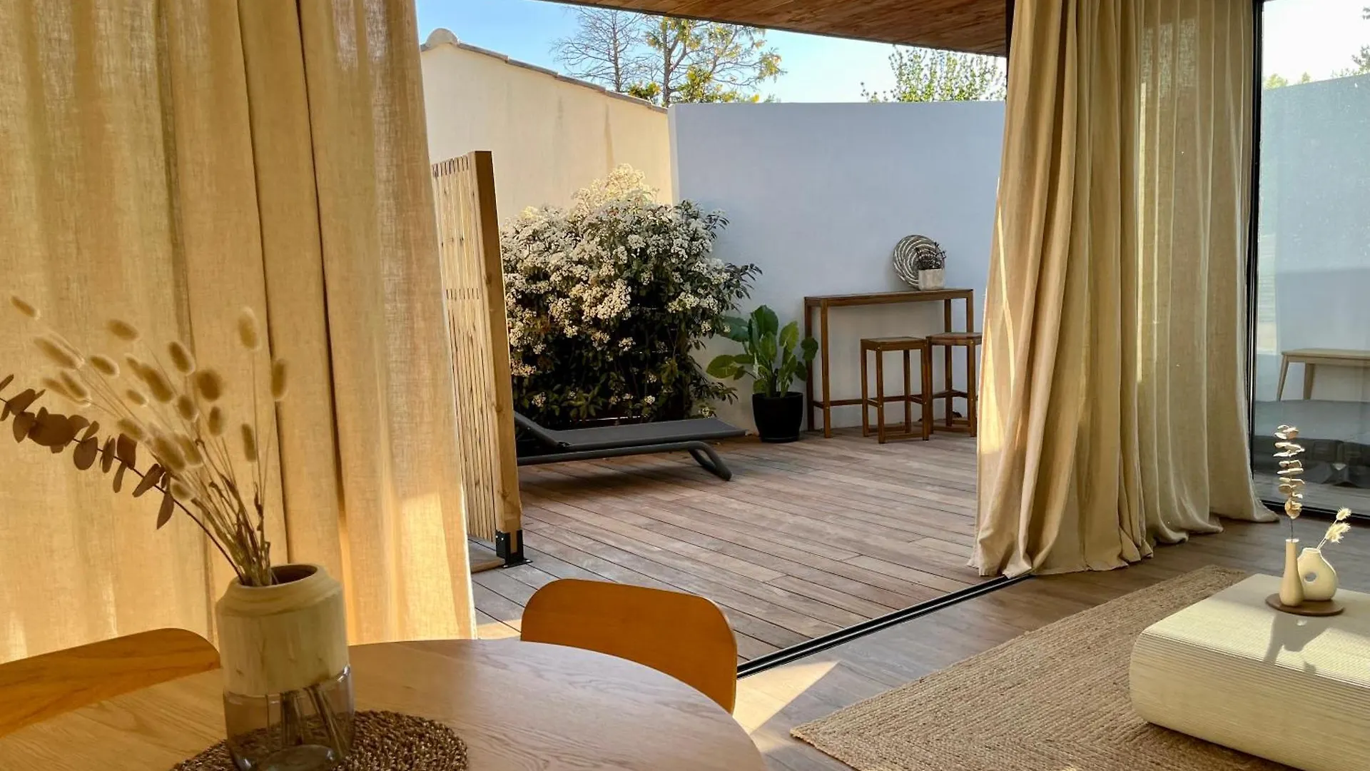 Holiday home Lodge Valbelle, Maison Independante Avec Jacuzzi Tourves